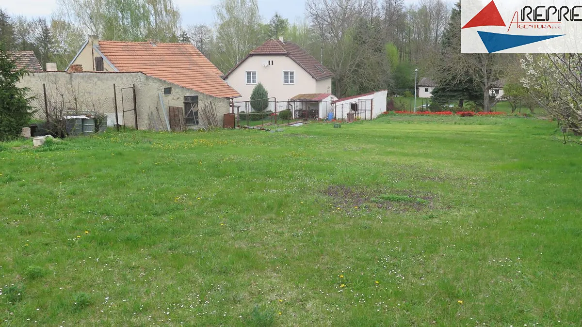 Prodej stavebního pozemku 1050 m²